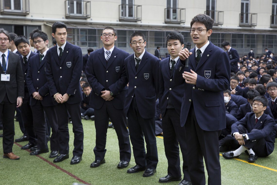 Сколько учатся в японии. Старшая школа в Японии. Старшая средняя школа в Японии. Старшая Икода в Японии. Осака Япония школы.